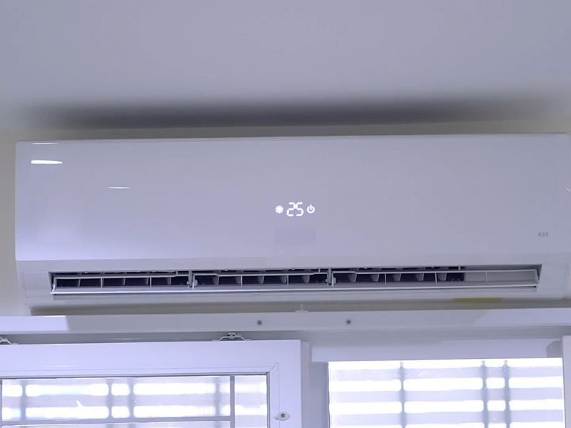 prikaz inverter klime na zidu